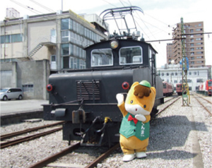 電気機関車「デキ」とぐんまちゃんの写真