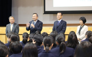 議員の感想発表の写真