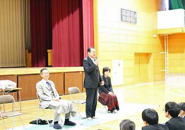 川野辺達也議員の感想発表の写真