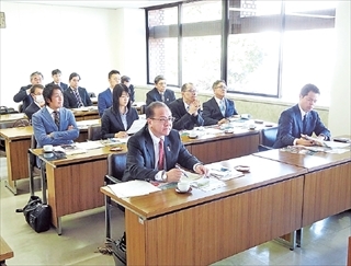 館林市役所にて調査写真