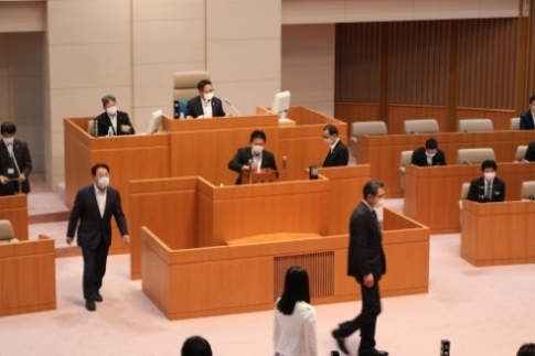 議場　副議長選挙（5月22日）の写真