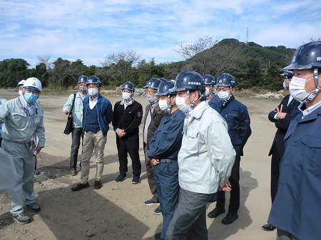 かぶらウォーターランド跡地前での調査の写真