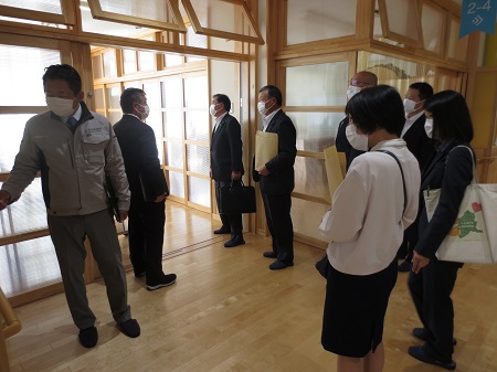 県立藤岡特別⽀援学校での調査の写真