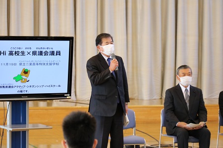 あいさつをする伊藤清議員の写真