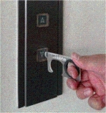 エレベータボタンの操作画像