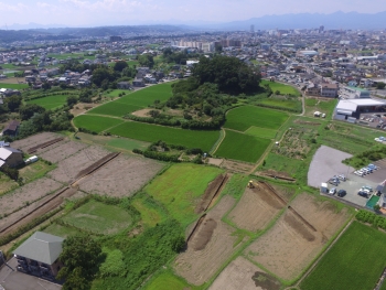 跡 浅間山古墳俯瞰（高崎市教育委員会提供）の写真