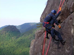 遭難者の救助訓練の画像