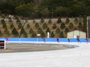 スーパーキッズ模範滑走の様子写真