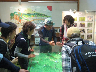 ぐんま環境学校（エコカレッジ）第3日目 尾瀬フィールドワーク（登山道や植生回復事業についての学習）の画像