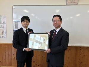 高崎市立中尾中学校における表彰伝達式の様子の画像