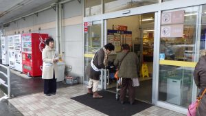ヤオコー中之条店におけるレジ袋削減店頭啓発の画像1