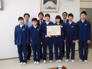 「優良校協会会長賞」を受賞した東吾妻町立東吾妻中学校の生徒の画像