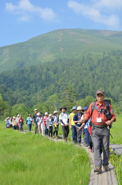 至仏山を背に張り切って尾瀬ヶ原へ！の写真