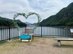 八ッ場湖の駅丸岩の写真