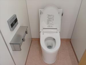 令和4年度 県立高崎商業高等学校普通教室棟トイレ改修機械設備工事写真
