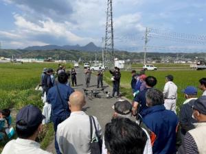 （画像）メーカー担当者による説明の様子写真