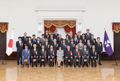 受賞者記念撮影（令和5年11月2日　群馬県庁昭和庁舎　正庁の間にて）写真