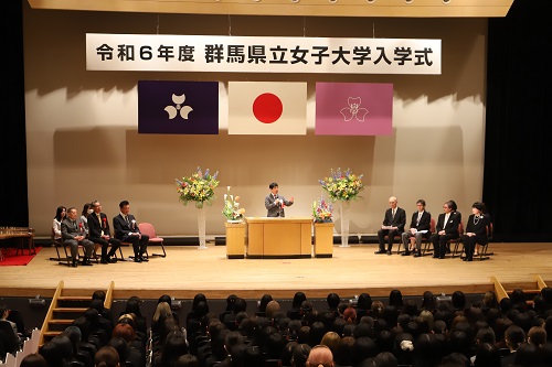 写真：祝辞を述べる山本知事