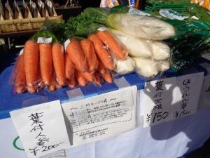 有機野菜の販売の様子の画像