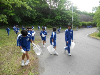 【道路清掃（中学校）】写真