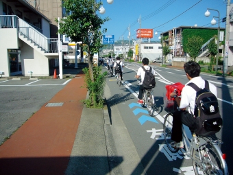 【矢羽根型路面表示】写真