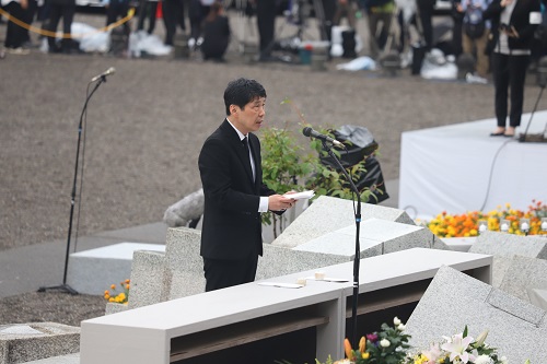 挨拶をする山本知事
