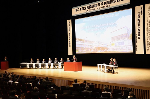 写真：挨拶する山本知事