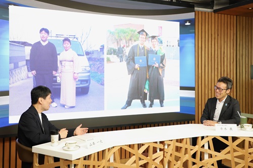 写真:対談する山本知事と牛木県議