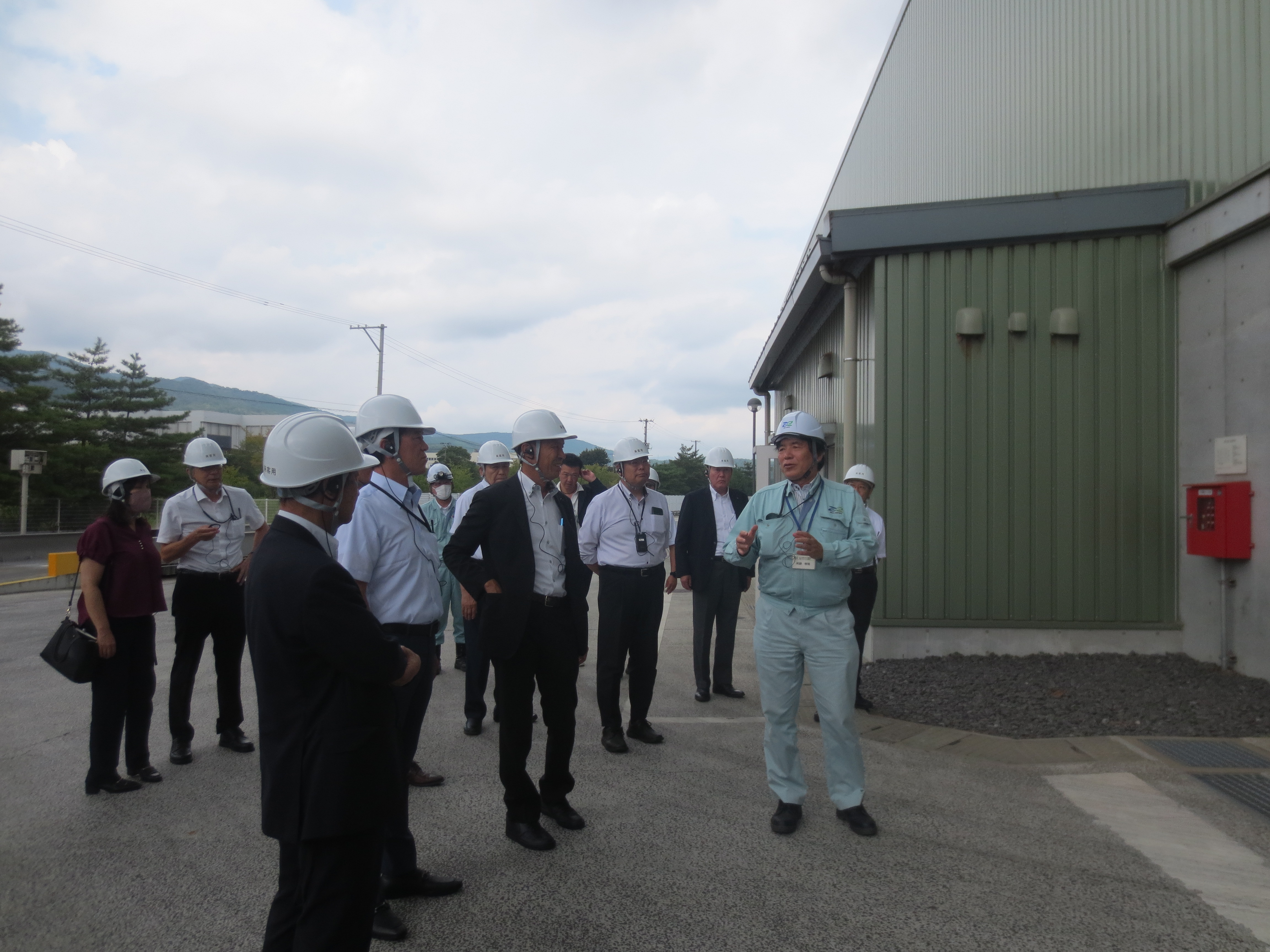 福島いわきバイオマス発電所で説明を受ける画像