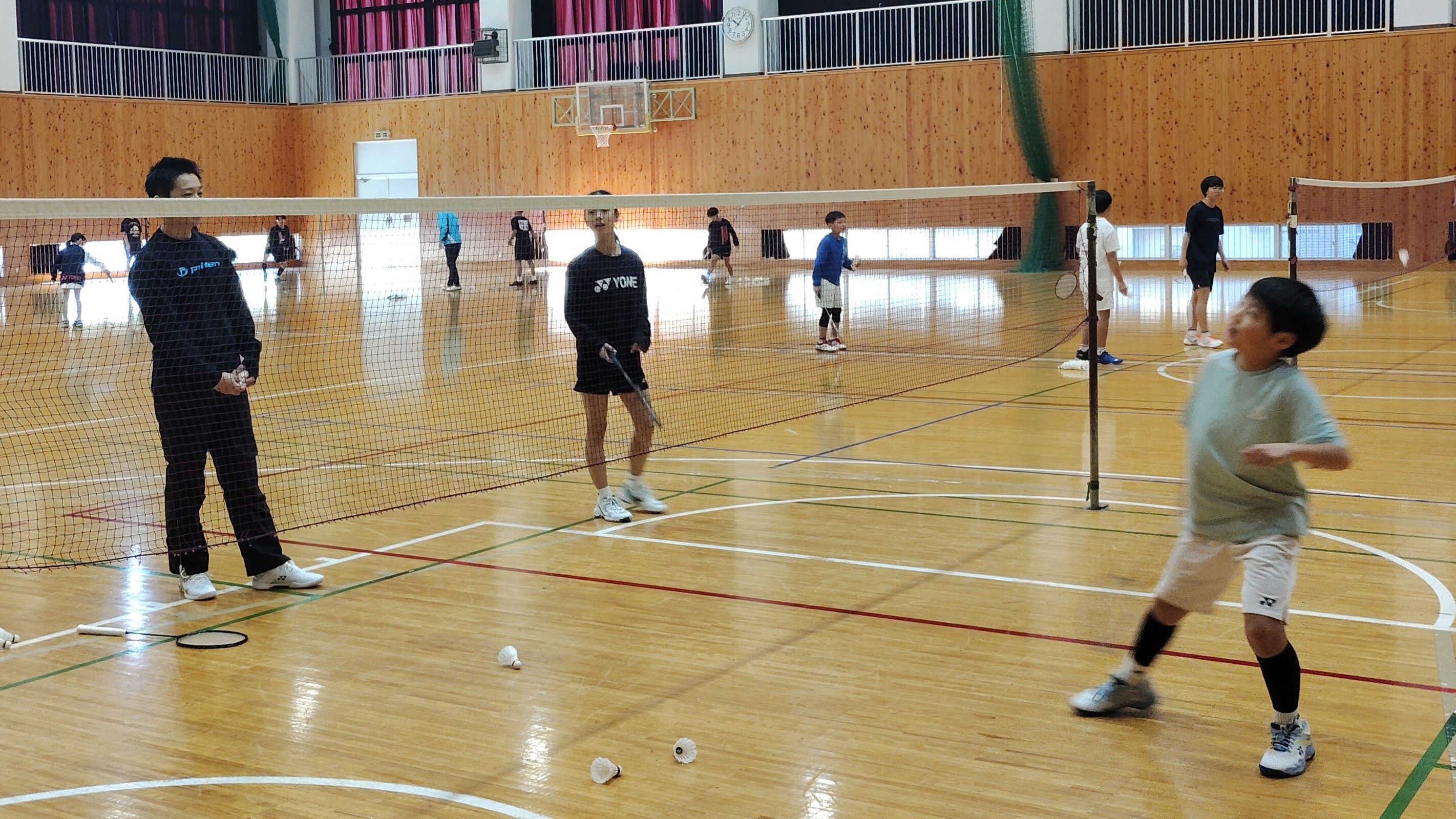 個別指導を行う様子の写真