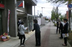本店営業部での啓発の様子の写真
