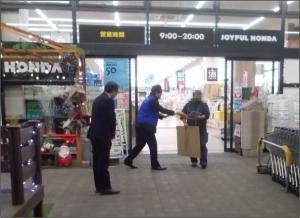 ジョイフル本田新田店での啓発の様子の写真