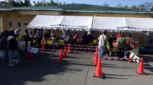 野菜販売の様子の写真