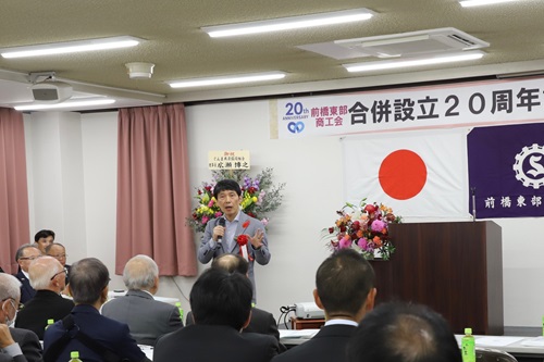 写真：あいさつする山本知事