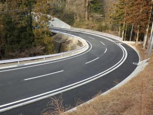 県土整備部長（舗装道路改良工事）山藤組写真