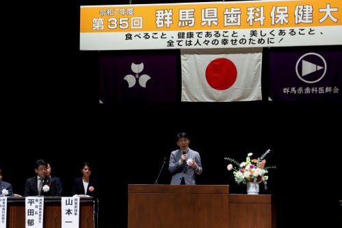 あいさつをする山本知事