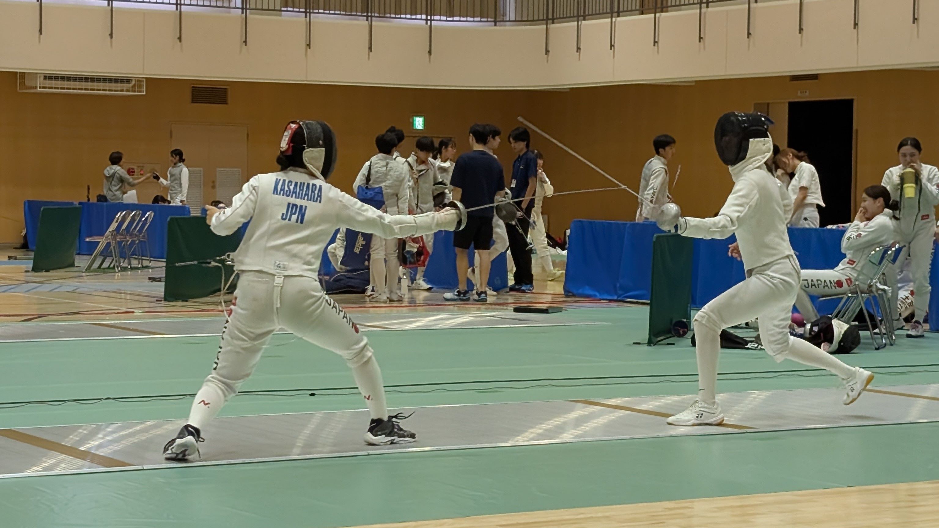 フェンシング競技の様子の写真