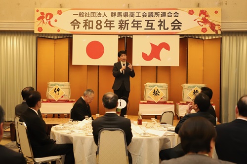 写真：あいさつする山本知事