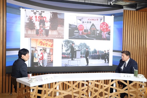 写真：対談する山本知事と森県議