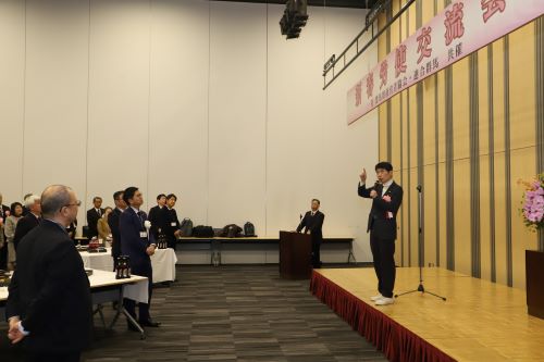 挨拶をする山本知事