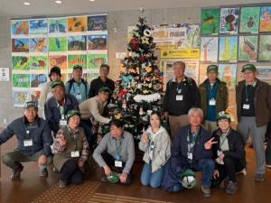 クリスマスツリー飾りつけ