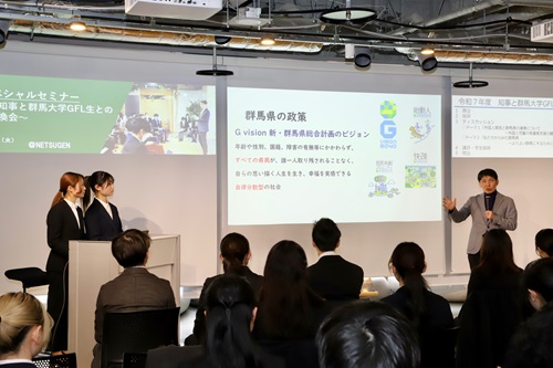 講評を述べる山本知事