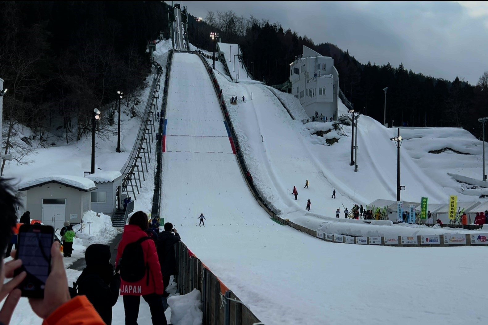 スキージャンプ競技の写真