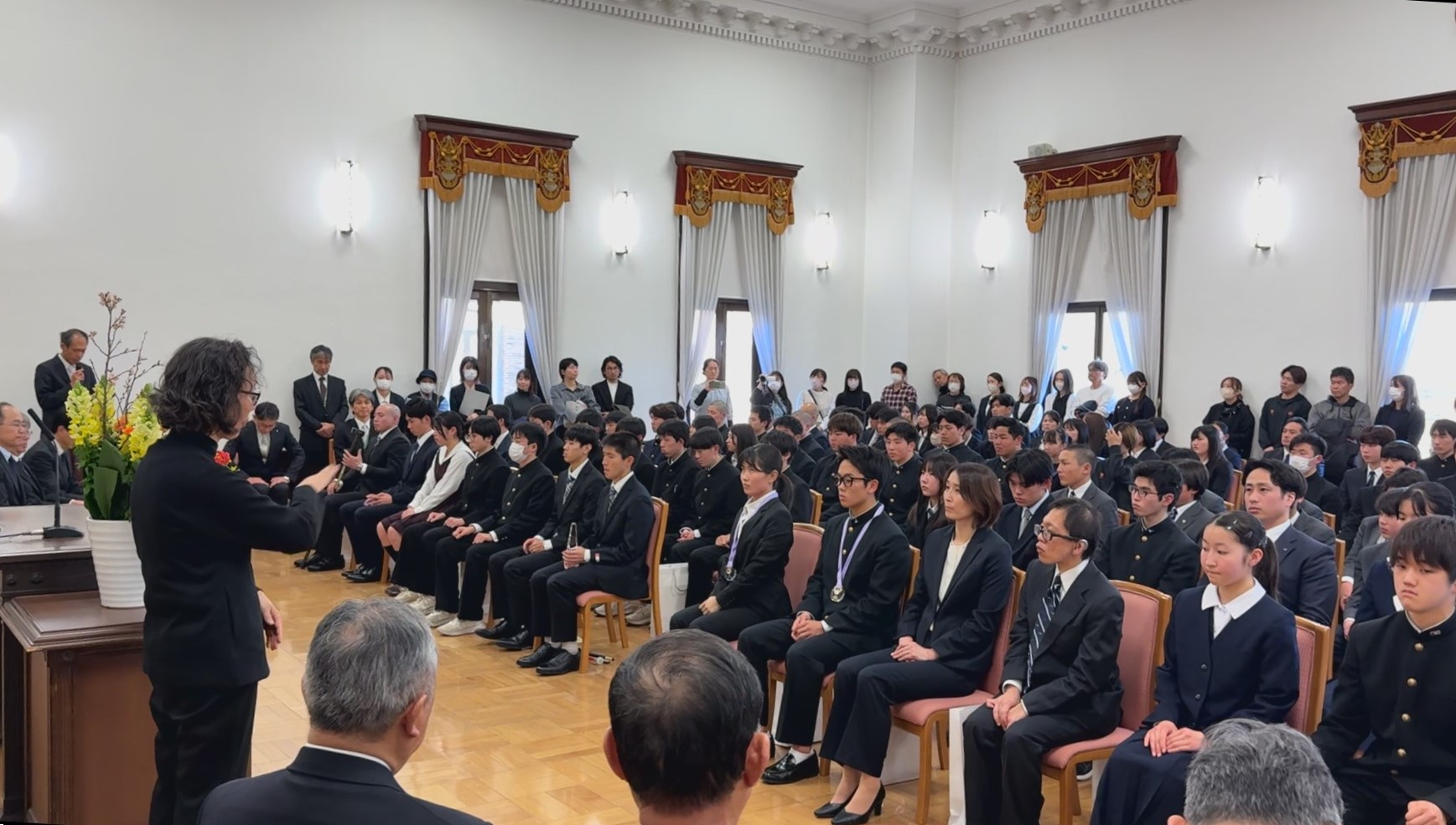 顕彰式の様子の写真