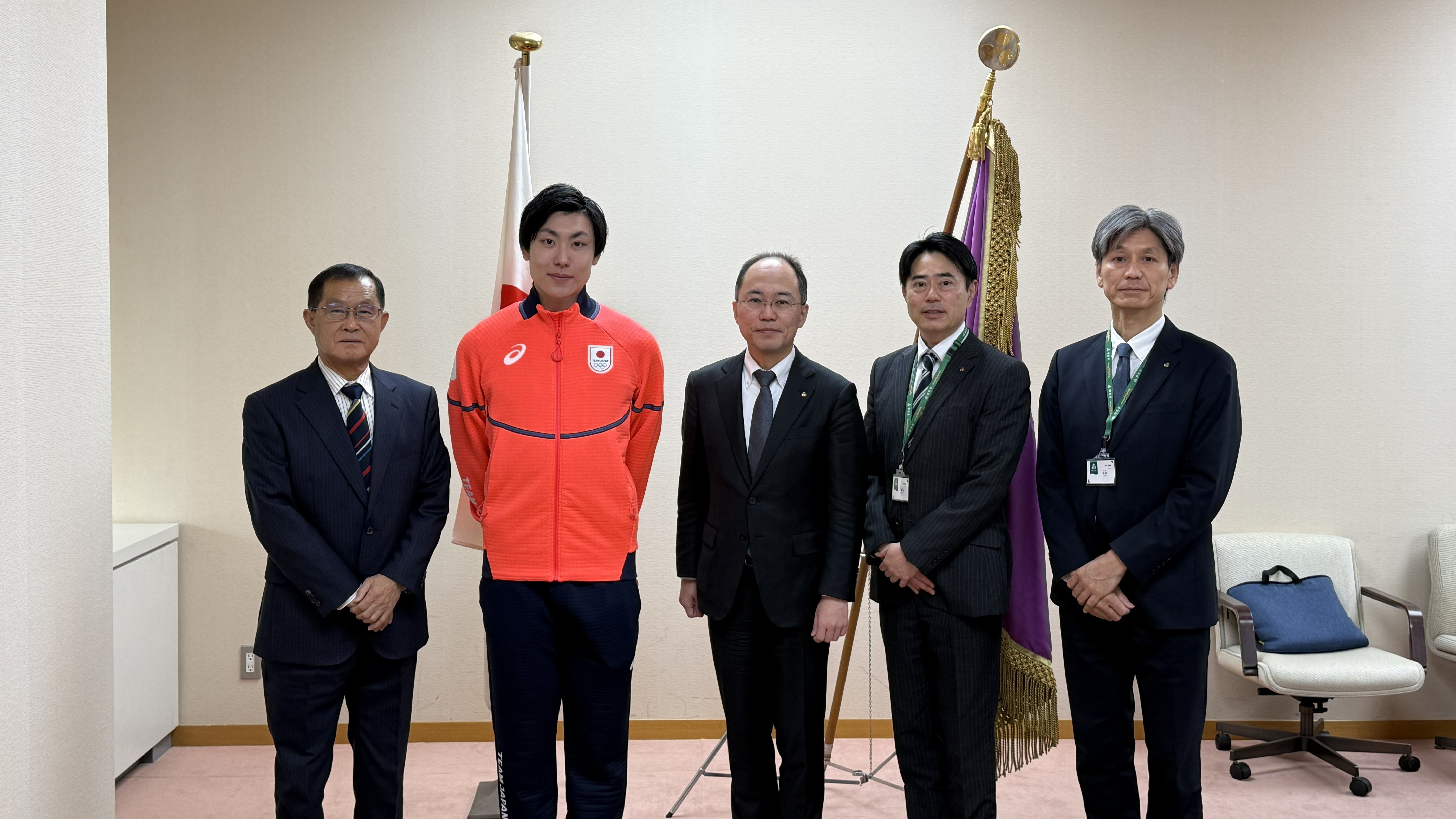 新濱選手表敬訪問時の写真