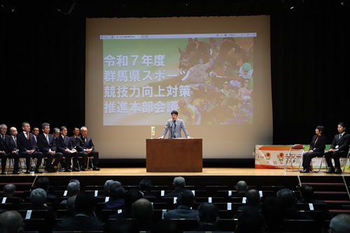 写真:あいさつする山本知事