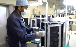 マシンオペレーターとして活躍する外国人材の写真