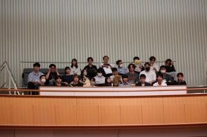 一般質問を傍聴する様子画像