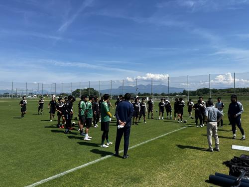 サッカー成年男子集合の様子の写真