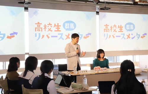写真：挨拶する山本知事